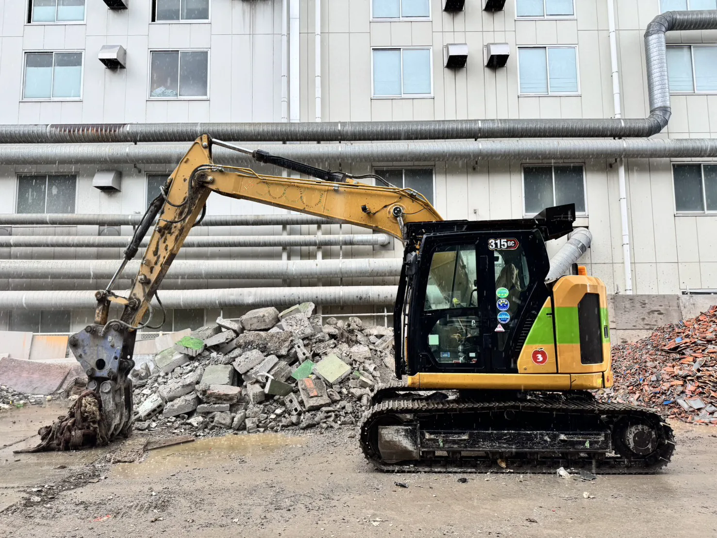 マンション解体工事に伴う廃材の収集運搬
